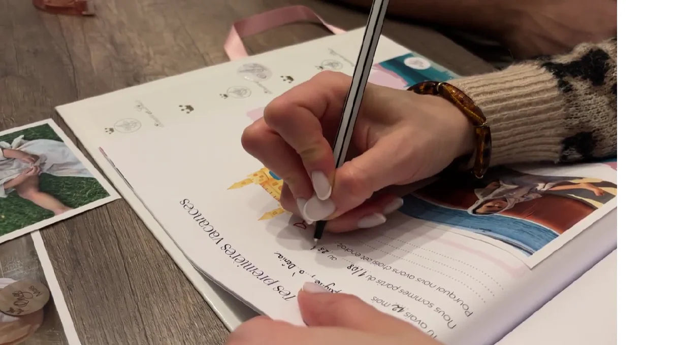 Album photo en ligne ou livre de naissance : lequel choisir ?