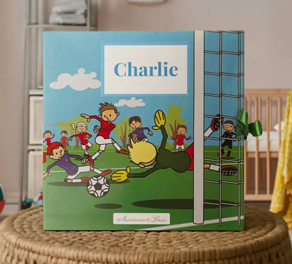 Album photo de naissance personnalisé thème football Antoinette & Louis, couverture rigide avec prénom Charlie